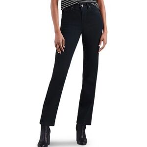 Levi's Women's 724 Straight Leg Jeans in Black